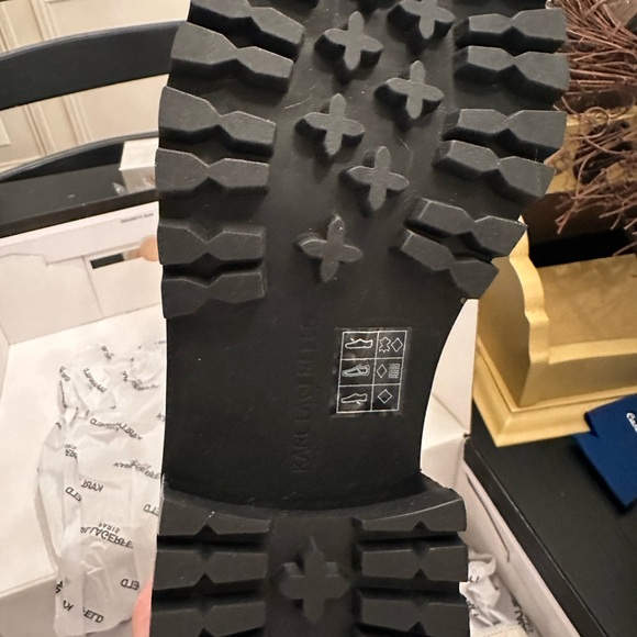 White Boots NIB ankle Karl Lagerfeld - Picture 8 of 9